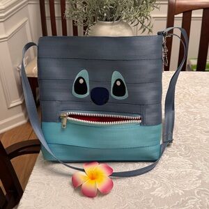 Harveys Seatbelt Stitch Crossbody bag